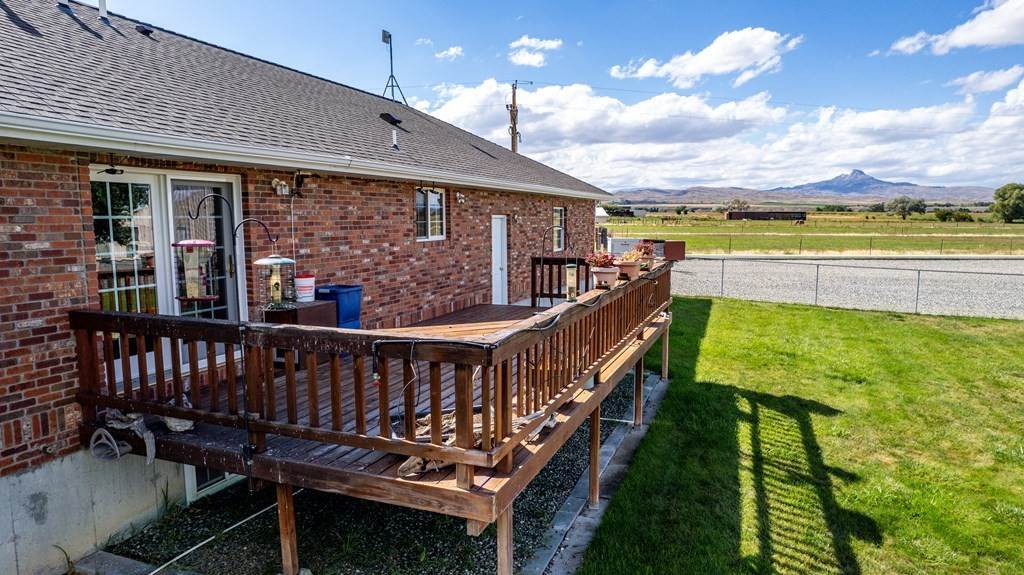 28. Single Family Homes for Sale at 63 Nez Perce Dr Cody, Wyoming 82414 United States