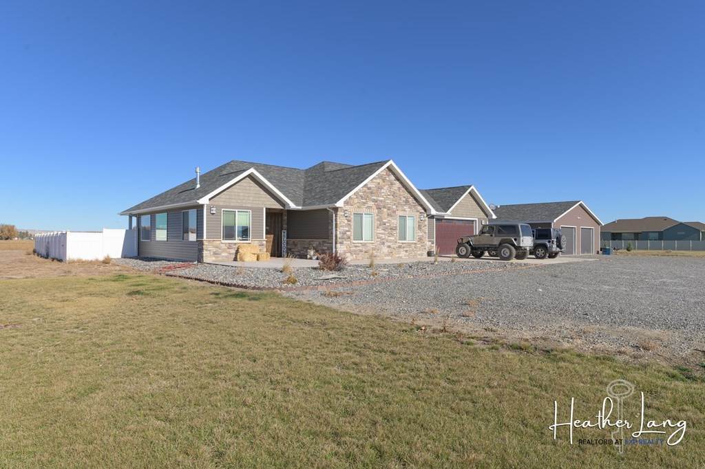 22. Single Family Homes for Sale at 9 Cora Ln Powell, Wyoming 82435 United States