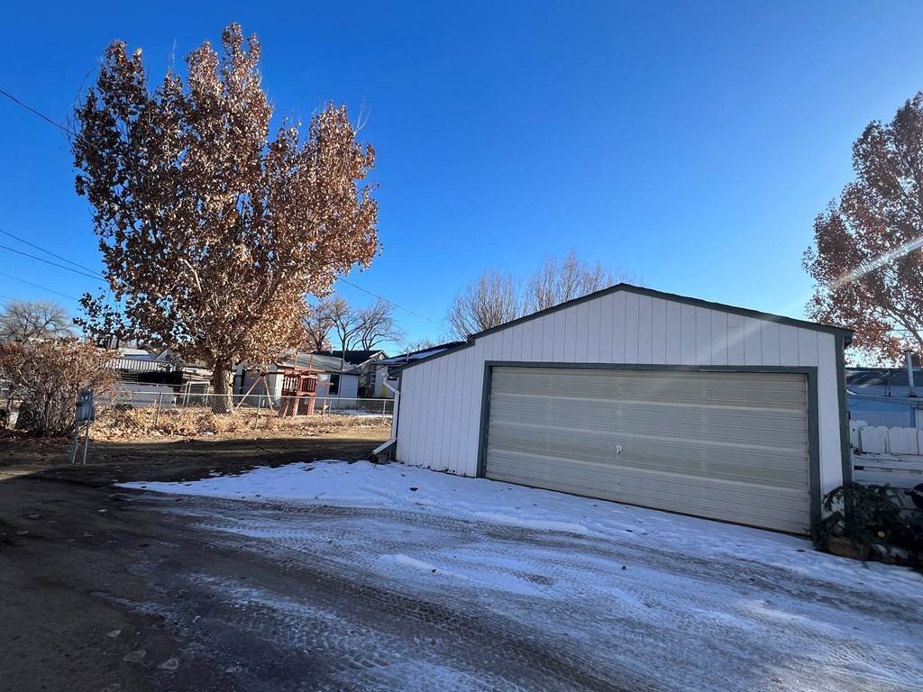 35. Single Family Homes for Sale at 705 Howell Ave Worland, Wyoming 82401 United States