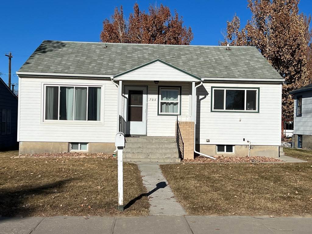 4. Single Family Homes for Sale at 705 Howell Ave Worland, Wyoming 82401 United States
