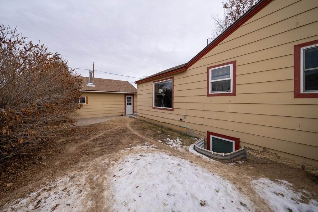 35. Single Family Homes for Sale at 615 Holly Ave Worland, Wyoming 82401 United States