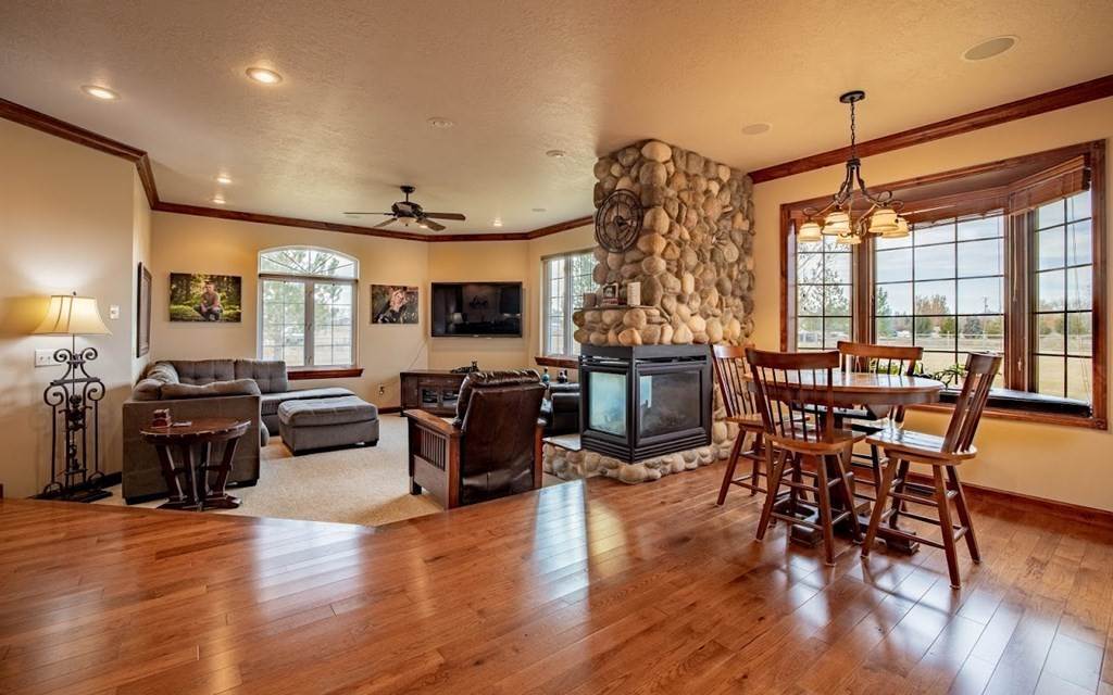 20. Single Family Homes for Sale at 882 Davis Rd Powell, Wyoming 82435 United States