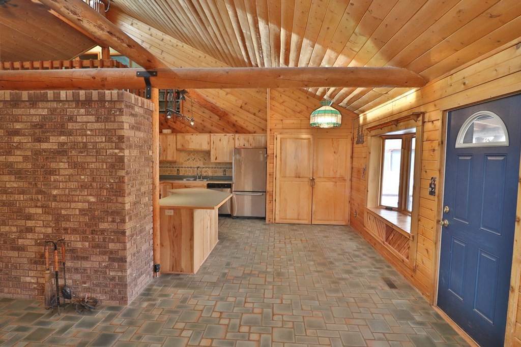 15. Single Family Homes for Sale at 2185 Beaver Creek Rd Shell, Wyoming 82441 United States