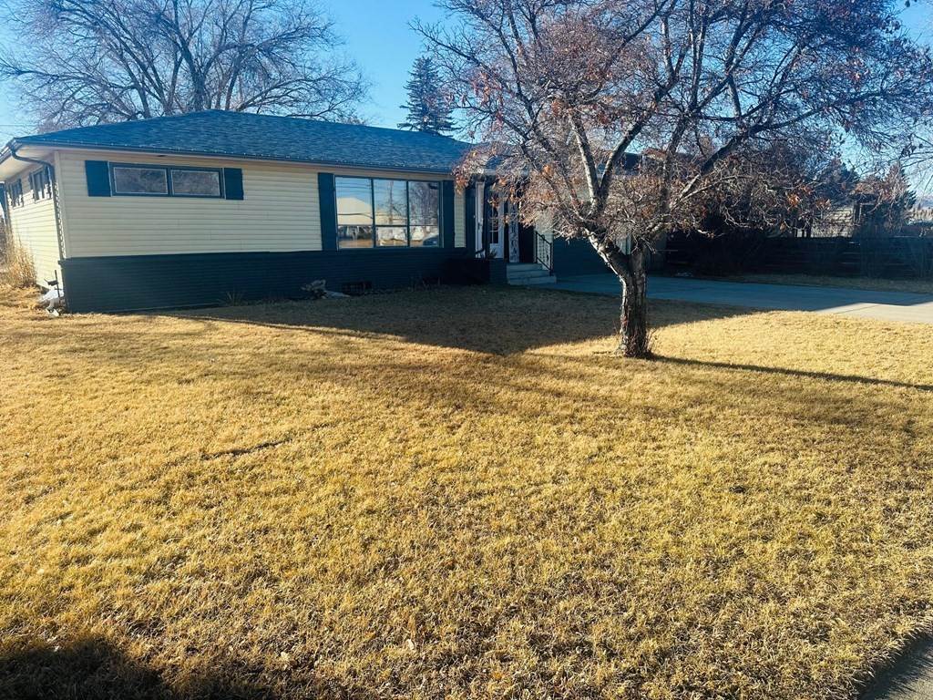 3. Single Family Homes for Sale at 539 Circle Dr E Cody, Wyoming 82414 United States