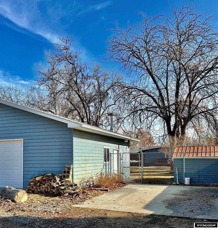 40. Single Family Homes for Sale at 805 Charles Ave Worland, Wyoming 82401 United States
